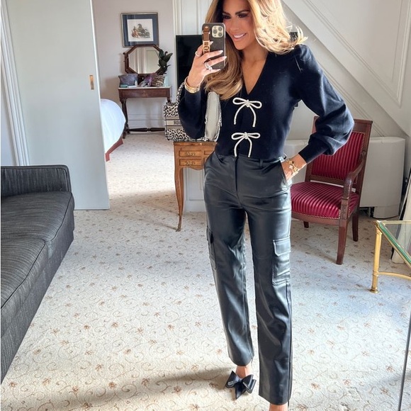 Express -viral ✨Holidays✨emerald green embellished bow front sweater cardigan - Picture 3 of 4